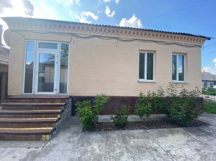 Продам  хороший ДОМ (1+1) в начале пгт Подгородном ул Яворницкого - фото 1