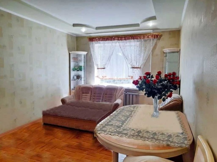 Продам просторный 2-этажный дом  дом г. Подгородное - фото 1