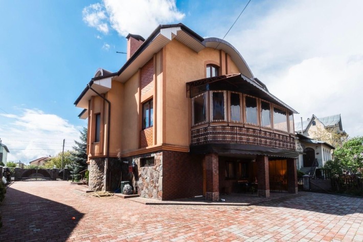 Будинок, с. Угринів 297 м² - фото 1