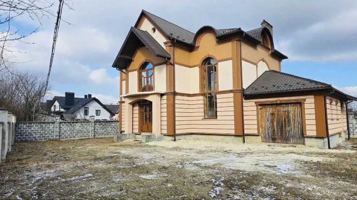Будинок з великою ділянкою у передмісті Івано-Франківська - фото 1