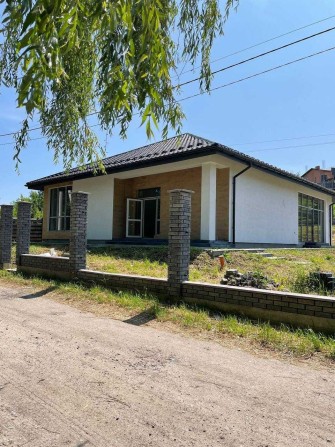 Продам одноповерховий будинок в Гатному, 146м2+9сот./150000$ - фото 1