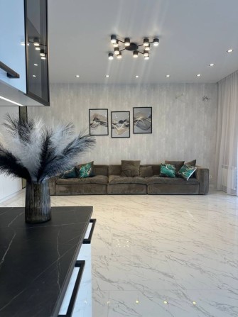 Будинок з ремонтом, 15 хв до Києва, 170 м² + ділянка - фото 1