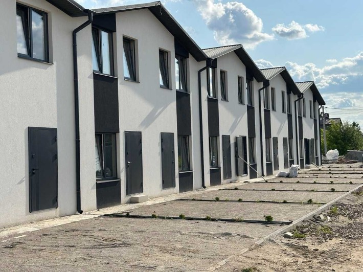 Продаж нових таунхаусів у селі Білогородка—на ремонт вже в липні 2025! - фото 1