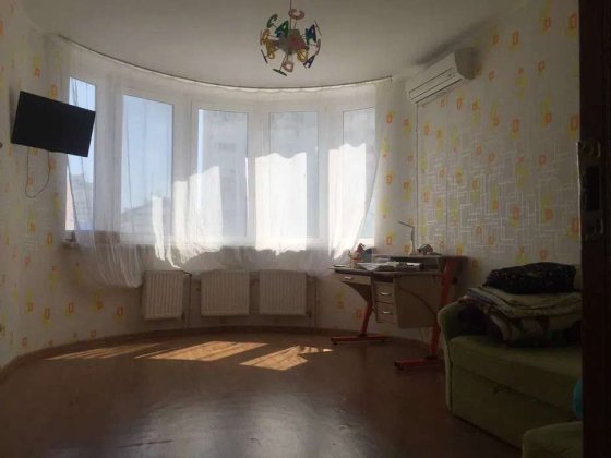 Продається 2-х квартира вул.Чавдар 11, метро Осокорки Київ