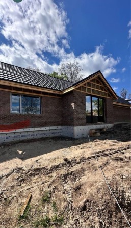 Продам МЕГАЯКІСНИЙ будинок. Центальні комунікації. Газ! 5 сот. ЦЕНТР! - фото 1