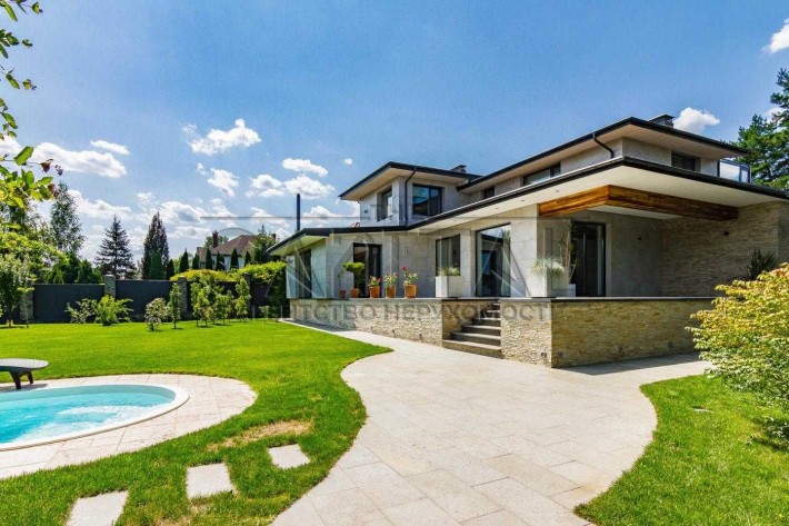 Продажа двухэтажного дома в стиле Hi‑Tech с ремонтом в Гореничи 350м2 - фото 1