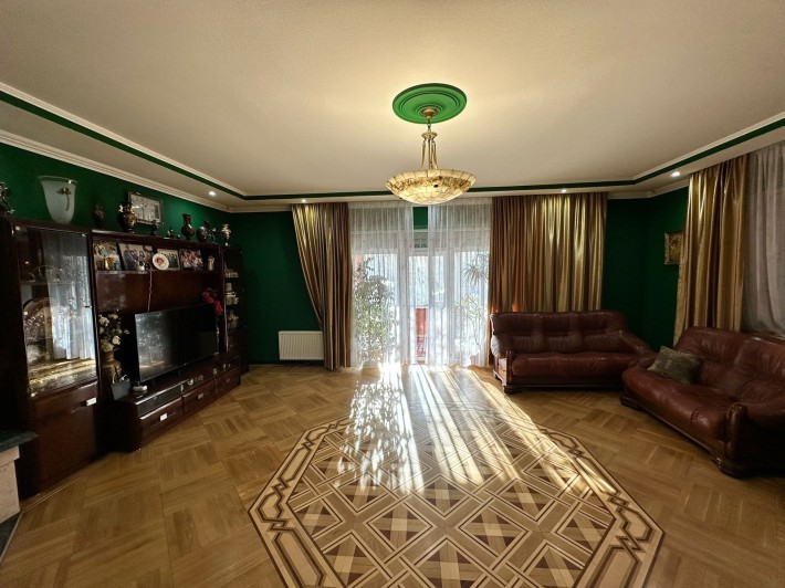 Продажа дома с бассейном и сауной в с. Гора - фото 1