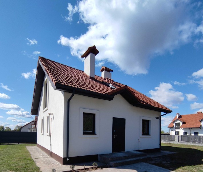 Закрите містечко Продаж будинку неподалік Києва біля лісу та озера - фото 1