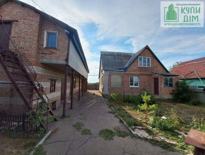 Продам добротний будинок у Черняхівці - фото 1