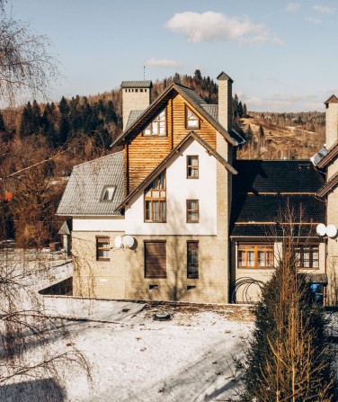Маєток  в смт. Східниця з видом на гори - фото 1