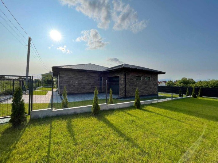 Продаж будинку з ділянкою в Конопниці - фото 1