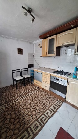 Продам дом в центре поселка Великодолинское. - фото 1