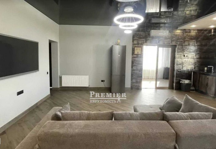 Будинок з сучасним ремонтом. Світле. 155 кв.м. - фото 1