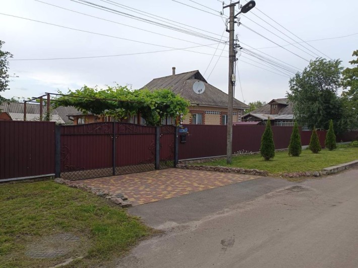 Будинок у Борзні — усе для життя: меблі, техніка, сад, город - фото 1