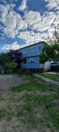 Продам 2хповерховий будинок з підвалом а районі Інтерната! - фото 1