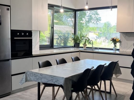 Продається будинок з частковим ремонтом у мальовничому місці Івано-Франківськ