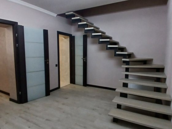 Продаю напівособняк з гаражем у місті Івано-Франківськ Ивано-Франковск