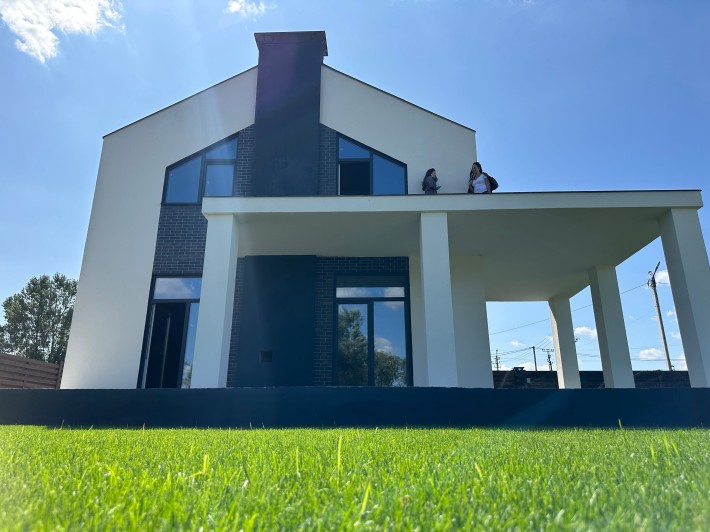 Продаж будинку 177 м.кв з терасами, 70 м.кв. та свій вихід до озера! - фото 1