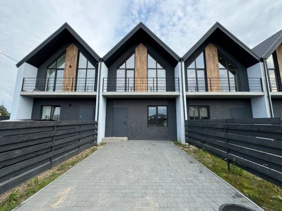 Таунхаус! З окремим переднім та заднім двориком. Є-Оселя Ірпінь