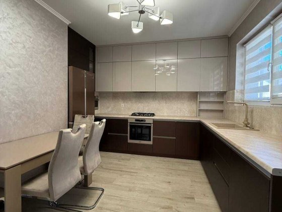 Сучасний будинок з гаражем і терасою, вул. Вербова Івано-Франківськ