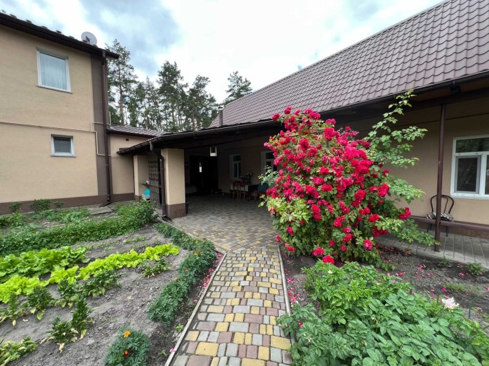 Продаж будинку з ремонтом гаражем та басейном біля парку - фото 1