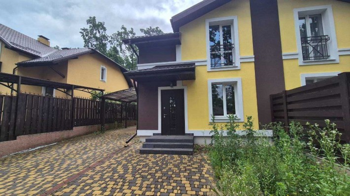 Сімейний будинок із заднім подвір’ям і трьома паркомісцями - фото 1