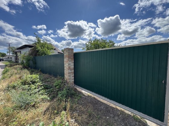 Земельна ділянка 7 сотих та будинок під реконструкцію. Спальний район. Кременчуг