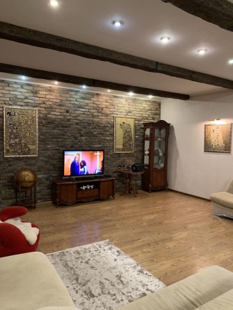 Продам будинок в центрі - фото 1