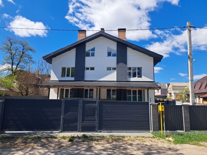 Продам квадробудинок в надзвичайному місці біля річки - фото 1