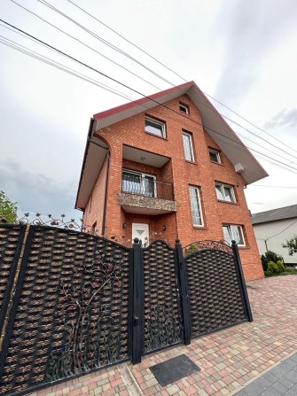 Продаж будинку з гаражем, терасою та підвалом - фото 1