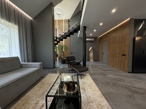 Двоповерховий будинок з дизайнерським ремонтом. Ціна - якість! Полтава