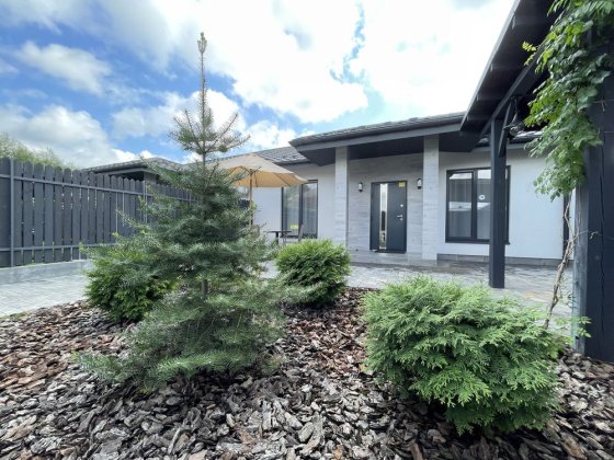 Одноповерховий дуплекс з сучасним ремонтом, меблями та технікою Буча