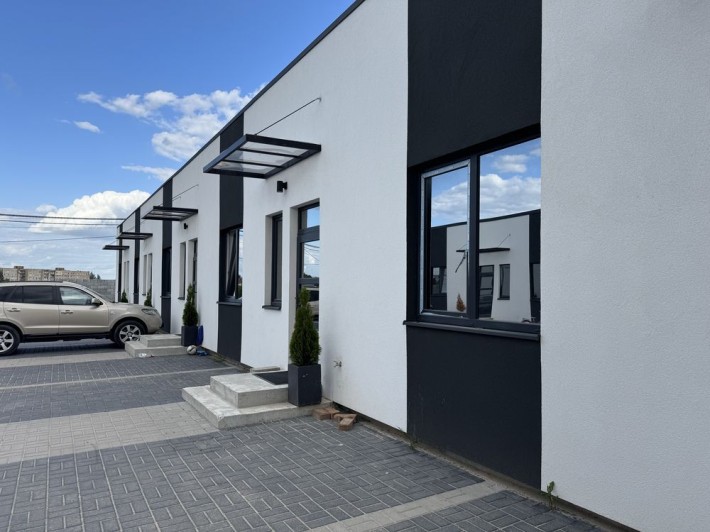 Продам котедж з міськими комунікаціями та асфальтованим доїздом - фото 1
