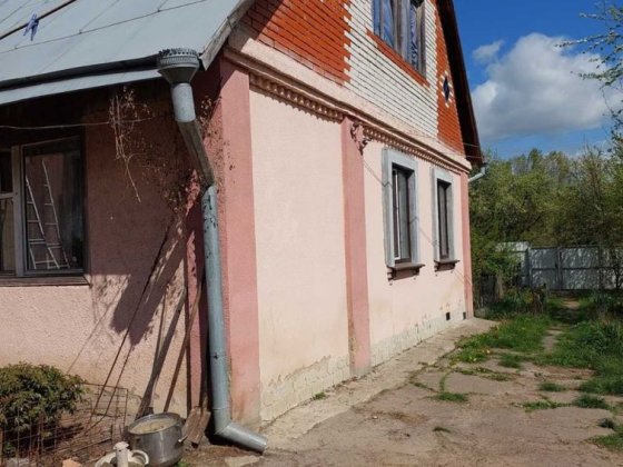 Окремий будинок в мальовничому місці біля річки Полтава