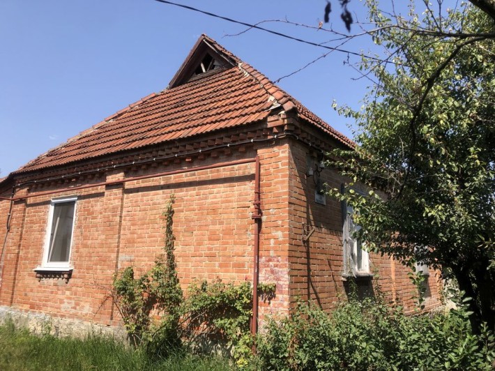 Будинок з окремим дворм біля річки. - фото 1