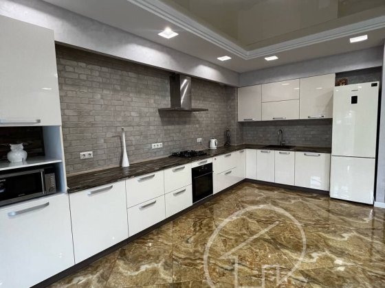 Сучасний будинок для сім'ї Суми