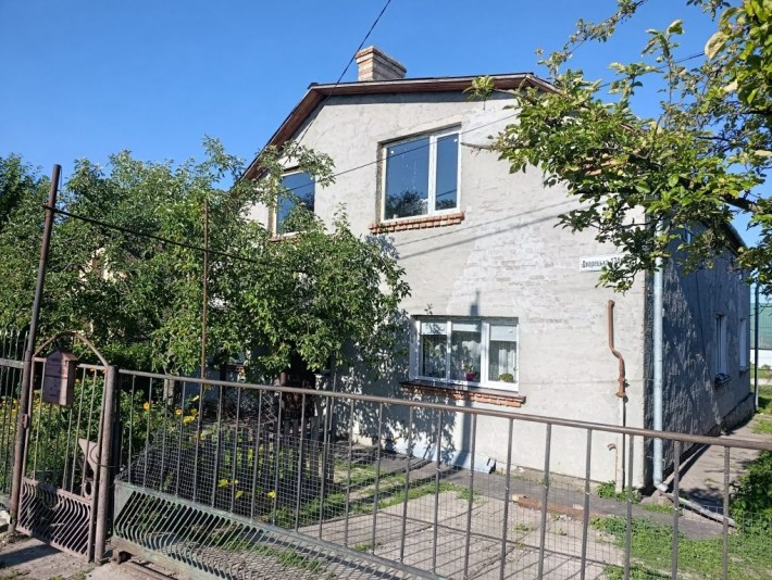 Продаж будинку у місті з ділянкою 10 с - фото 1