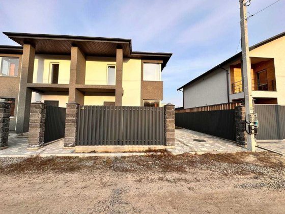 Качественный дуплекс. Построен в 1.5 кирпича. Ірпінь