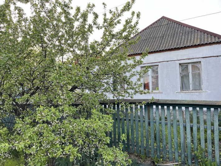 Продам  1/2 частину будинку з окремим двором - фото 1