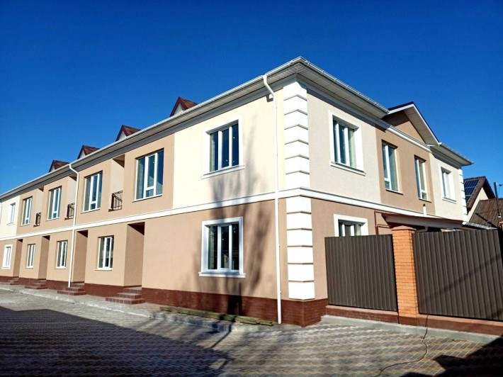 Таунхауз 116 м кв с участком 1 сотка, террасой  и парковкой . - фото 1