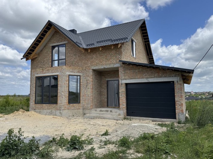 Продам готовий будинок з гаражем на ділянці 5 сот - фото 1