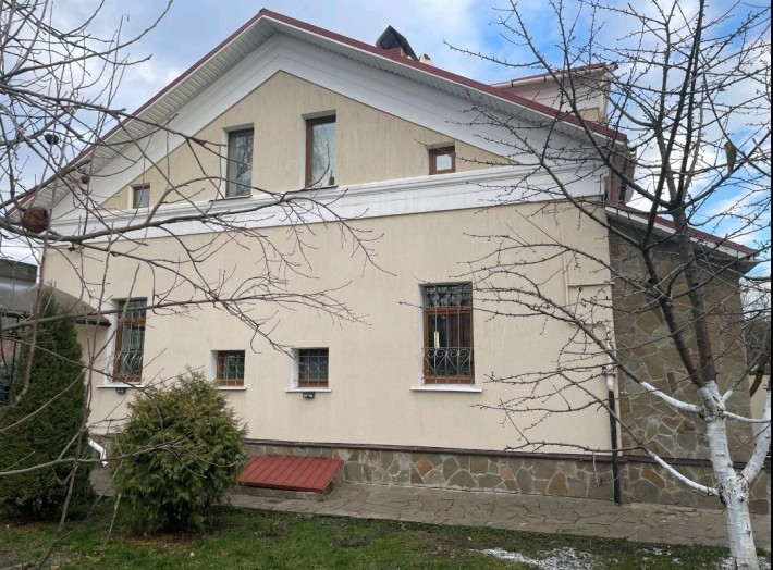 Продам 1/2 будинку в Центрі. - фото 1