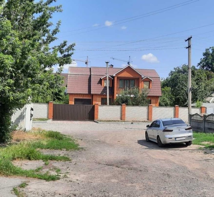 Продам двоповерховий будинок в затишному місці по кільцю - фото 1