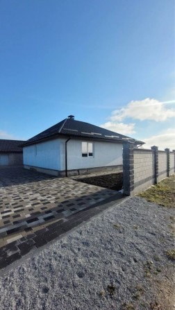 Добротний будинок з комунікаціями,гаражем.13 сот землі. - фото 1