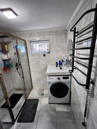 Новий об'єкт. Продам частину будинку з ремонтом і заїздом в районі 700 - фото 1