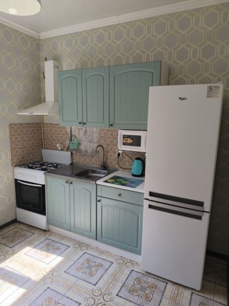 Будинок 2 кімн, з великою альтанкою 16м,та парковкою,в центрі - фото 1