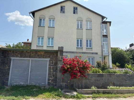 Гарний будинок в Яру. До зупинки (бібліотека Половки) 15 хвилин. Обмін Полтава