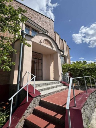 Будинок 289м2, двоповерховий, 3 гаражі, біля річки, р-н Вакуленці - фото 1