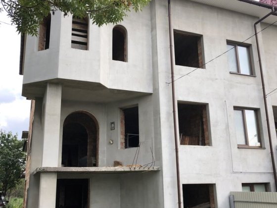 Продам прострий дюплекс з великою земельною ділянкою Черновцы