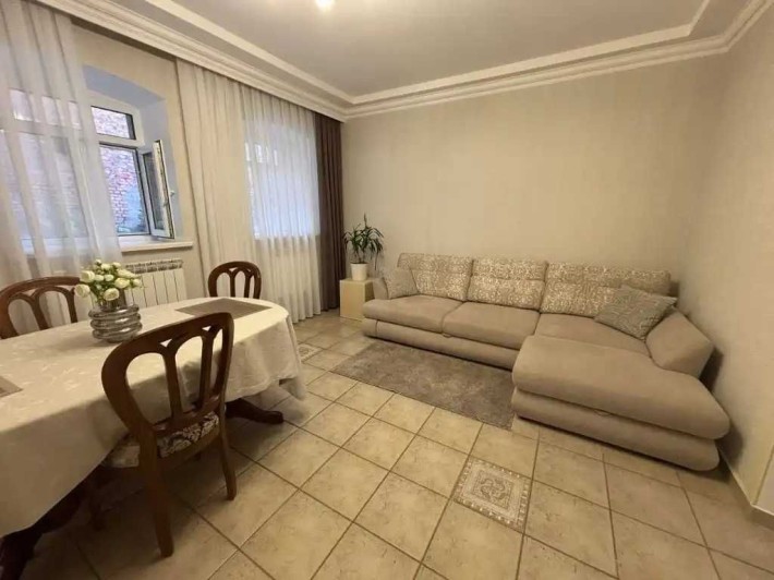 Сдам 3к шикарный дом в центре, на ул. Короленко - фото 1